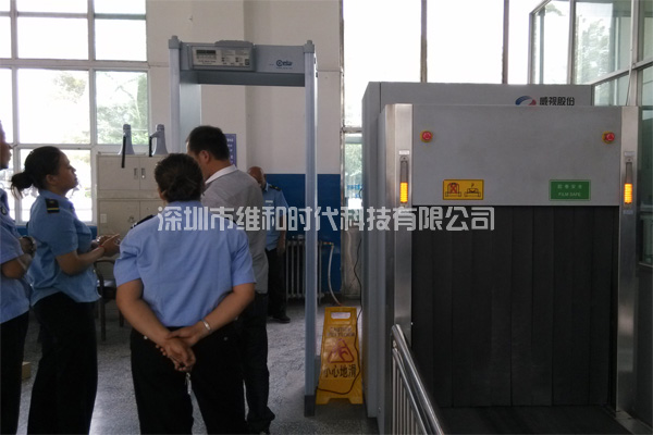 新疆烏魯木齊鐵路局8家火車站采用維和時代供應(yīng)HI-PE進(jìn)口安檢門[圖文]