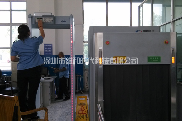 新疆烏魯木齊鐵路局8家火車站采用維和時代供應(yīng)HI-PE進(jìn)口安檢門[圖文]