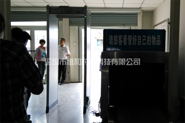 新疆烏魯木齊鐵路局8家火車站采用維和時代供應(yīng)HI-PE進(jìn)口安檢門[圖文]