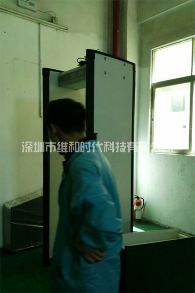 深圳大型手機制造廠采購維和時代代理的Rapiscan METOR6S進(jìn)口金屬探測安檢門[圖文]