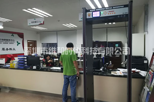 松崗交警中隊_松崗社區(qū)_松崗派出所_松崗司法所采購我司SD-600S金屬安檢門[圖]