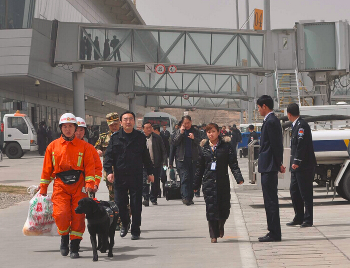 維和時(shí)代SD品牌車底檢查鏡應(yīng)用于西部機(jī)場(chǎng)集團(tuán)