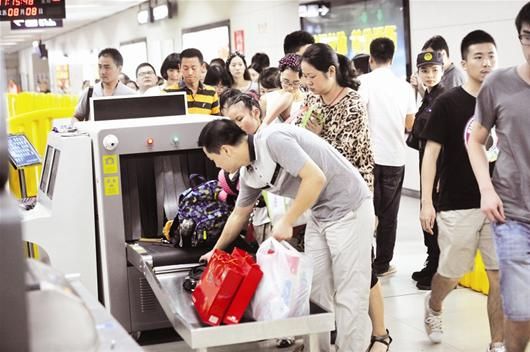 109臺(tái)安檢門與76臺(tái)X光機(jī)助力江城軌交安檢[圖]