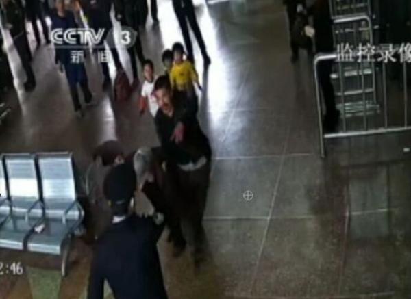 慶安槍擊案再調(diào)查:徐純合酒醉后發(fā)泄堵安檢門