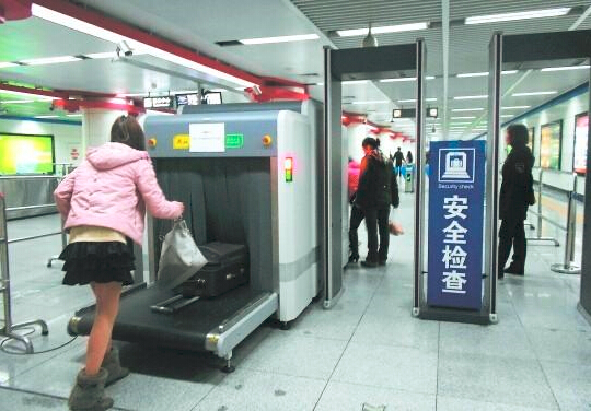 金屬探測安檢門為什么一般要和X光機(jī)配套使用？