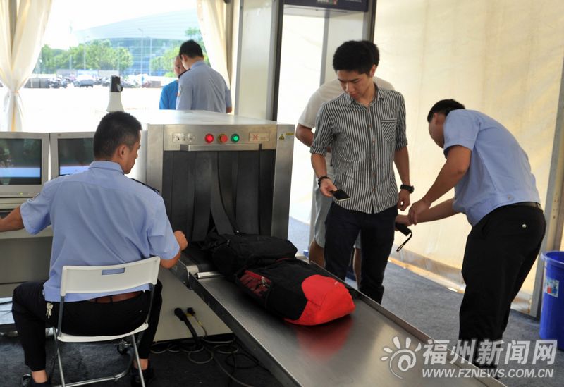 青運村運動員啟用安檢機 模擬處置各種突發(fā)事件
