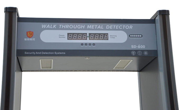 北京男子毆打地鐵金屬探測(cè)安檢門工作人員被拘留[圖]