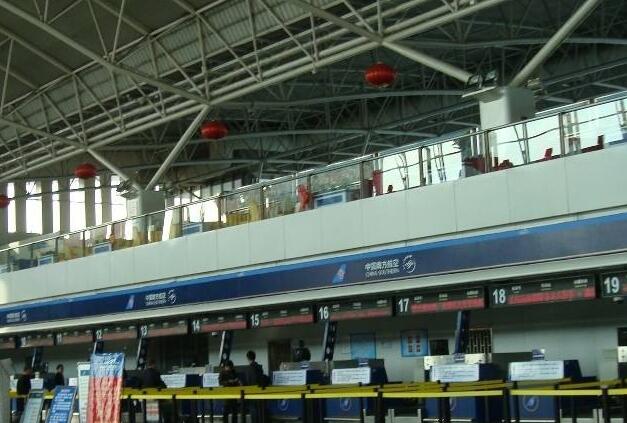 金屬安檢門廠家：烏魯木齊機(jī)場安檢總站組織觀看陳列館