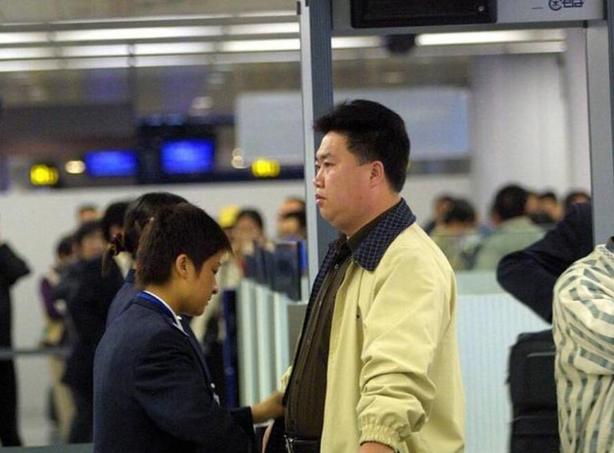 小知識：身上有鋼板能坐飛機通過安檢門的檢測？